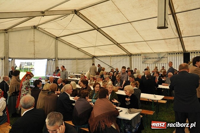 Zdjęcie w galerii na portalu naszraciborz.pl: Brzezie to potęga! Huczne dożynki miejskie 2014. Wspaniały korowód wiadomości z regionu