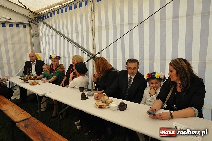 Zdjęcie w galerii na portalu naszraciborz.pl: Brzezie to potęga! Huczne dożynki miejskie 2014. Wspaniały korowód wiadomości z regionu