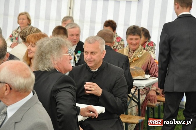 Zdjęcie w galerii na portalu naszraciborz.pl: Brzezie to potęga! Huczne dożynki miejskie 2014. Wspaniały korowód wiadomości z regionu