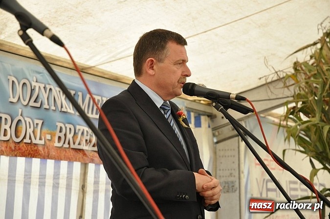 Zdjęcie w galerii na portalu naszraciborz.pl: Brzezie to potęga! Huczne dożynki miejskie 2014. Wspaniały korowód wiadomości z regionu