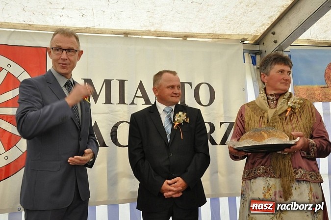 Zdjęcie w galerii na portalu naszraciborz.pl: Brzezie to potęga! Huczne dożynki miejskie 2014. Wspaniały korowód wiadomości z regionu