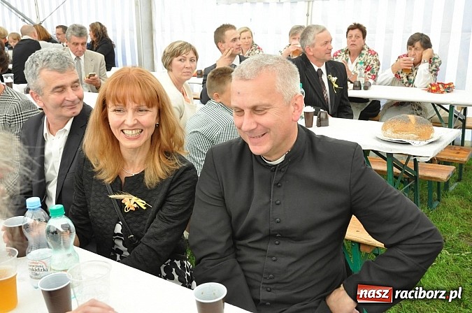 Zdjęcie w galerii na portalu naszraciborz.pl: Brzezie to potęga! Huczne dożynki miejskie 2014. Wspaniały korowód wiadomości z regionu