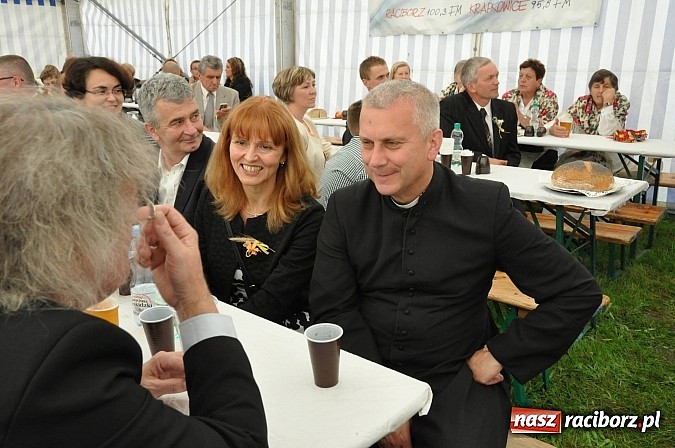 Zdjęcie w galerii na portalu naszraciborz.pl: Brzezie to potęga! Huczne dożynki miejskie 2014. Wspaniały korowód wiadomości z regionu