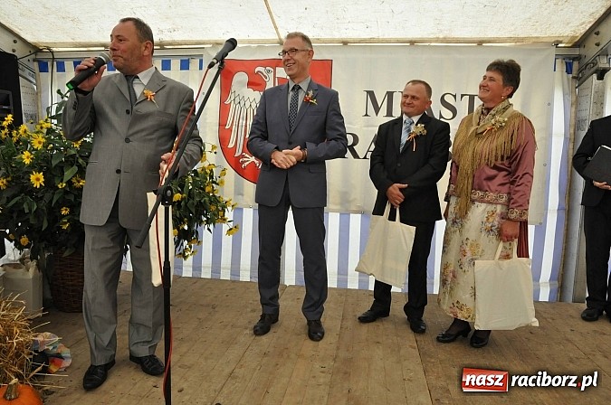 Zdjęcie w galerii na portalu naszraciborz.pl: Brzezie to potęga! Huczne dożynki miejskie 2014. Wspaniały korowód wiadomości z regionu