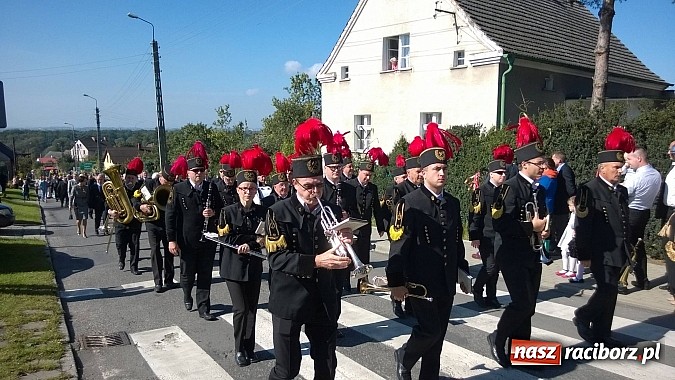 Zdjęcie w galerii na portalu naszraciborz.pl: Brzezie to potęga! Huczne dożynki miejskie 2014. Wspaniały korowód wiadomości z regionu