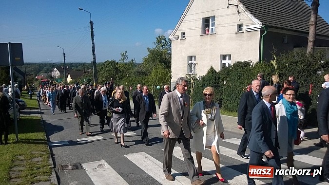 Zdjęcie w galerii na portalu naszraciborz.pl: Brzezie to potęga! Huczne dożynki miejskie 2014. Wspaniały korowód wiadomości z regionu