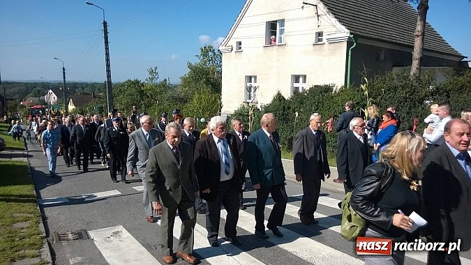 Zdjęcie w galerii na portalu naszraciborz.pl: Brzezie to potęga! Huczne dożynki miejskie 2014. Wspaniały korowód wiadomości z regionu