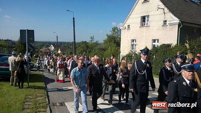 Zdjęcie w galerii na portalu naszraciborz.pl: Brzezie to potęga! Huczne dożynki miejskie 2014. Wspaniały korowód wiadomości z regionu