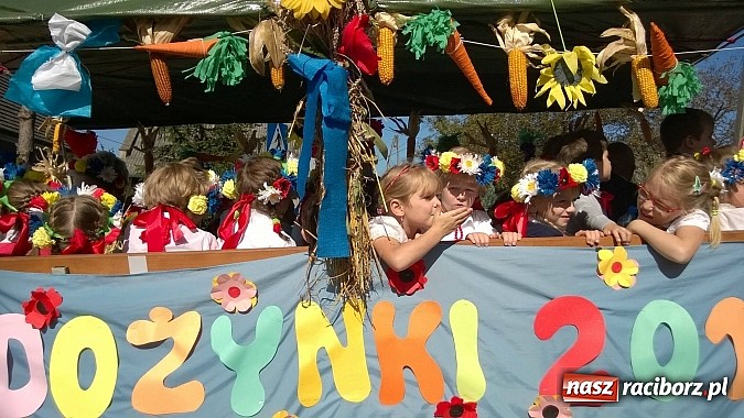 Zdjęcie w galerii na portalu naszraciborz.pl: Brzezie to potęga! Huczne dożynki miejskie 2014. Wspaniały korowód wiadomości z regionu