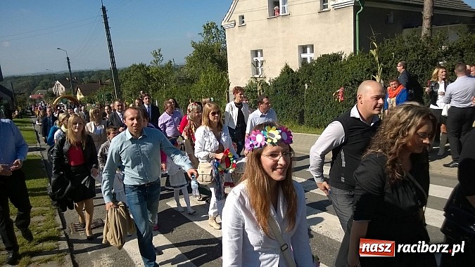 Zdjęcie w galerii na portalu naszraciborz.pl: Brzezie to potęga! Huczne dożynki miejskie 2014. Wspaniały korowód wiadomości z regionu