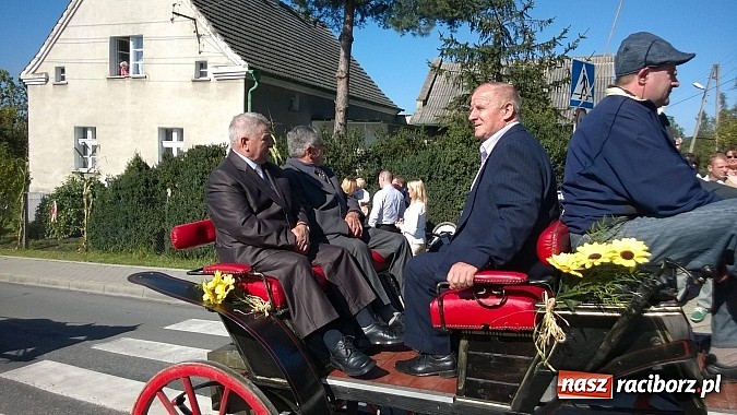 Zdjęcie w galerii na portalu naszraciborz.pl: Brzezie to potęga! Huczne dożynki miejskie 2014. Wspaniały korowód wiadomości z regionu