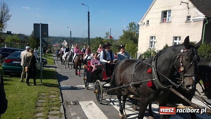 Zdjęcie w galerii na portalu naszraciborz.pl: Brzezie to potęga! Huczne dożynki miejskie 2014. Wspaniały korowód wiadomości z regionu
