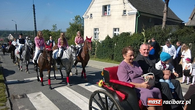 Zdjęcie w galerii na portalu naszraciborz.pl: Brzezie to potęga! Huczne dożynki miejskie 2014. Wspaniały korowód wiadomości z regionu