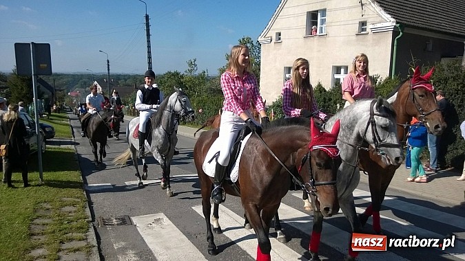 Zdjęcie w galerii na portalu naszraciborz.pl: Brzezie to potęga! Huczne dożynki miejskie 2014. Wspaniały korowód wiadomości z regionu