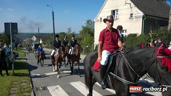 Zdjęcie w galerii na portalu naszraciborz.pl: Brzezie to potęga! Huczne dożynki miejskie 2014. Wspaniały korowód wiadomości z regionu