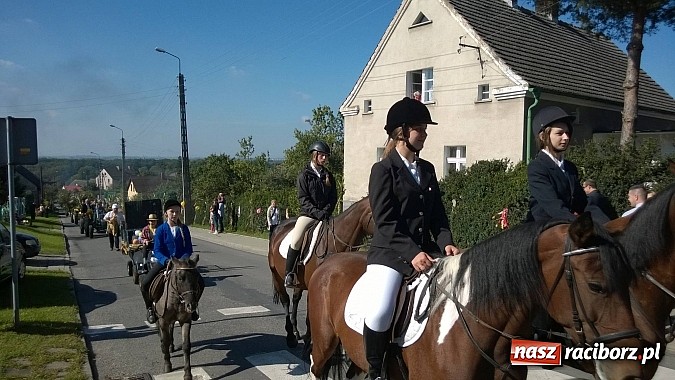 Zdjęcie w galerii na portalu naszraciborz.pl: Brzezie to potęga! Huczne dożynki miejskie 2014. Wspaniały korowód wiadomości z regionu