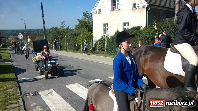 Zdjęcie w galerii na portalu naszraciborz.pl: Brzezie to potęga! Huczne dożynki miejskie 2014. Wspaniały korowód wiadomości z regionu