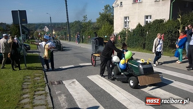 Zdjęcie w galerii na portalu naszraciborz.pl: Brzezie to potęga! Huczne dożynki miejskie 2014. Wspaniały korowód wiadomości z regionu