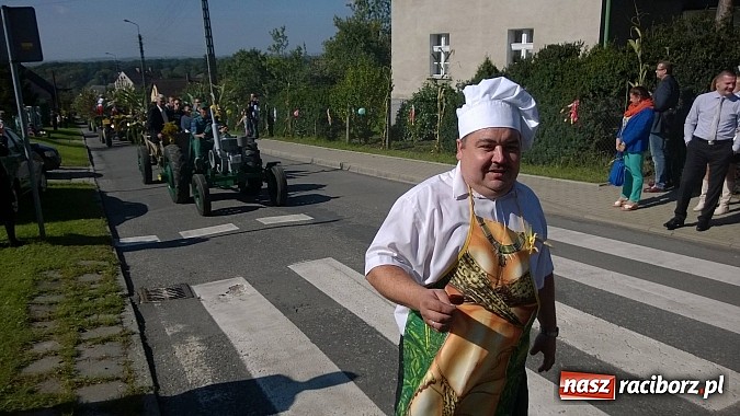 Zdjęcie w galerii na portalu naszraciborz.pl: Brzezie to potęga! Huczne dożynki miejskie 2014. Wspaniały korowód wiadomości z regionu