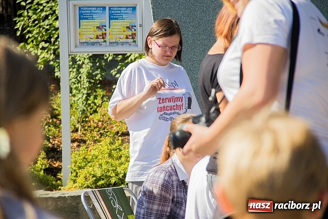 Zdjęcie w galerii na portalu naszraciborz.pl: Zerwijmy Łańcuchy w Parku Roth wiadomości z regionu