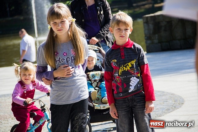 Zdjęcie w galerii na portalu naszraciborz.pl: Zerwijmy Łańcuchy w Parku Roth wiadomości z regionu