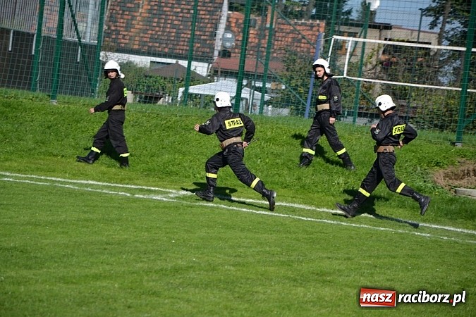 Zdjęcie w galerii na portalu naszraciborz.pl: Zawody sportowo-pożarnicze gminy Krzyżanowice. Hat-trick Roszkowa.  wiadomości z regionu
