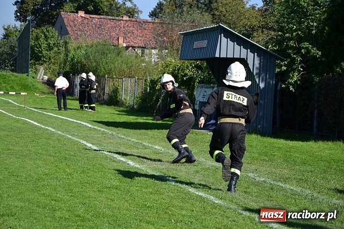Zdjęcie w galerii na portalu naszraciborz.pl: Zawody sportowo-pożarnicze gminy Krzyżanowice. Hat-trick Roszkowa.  wiadomości z regionu