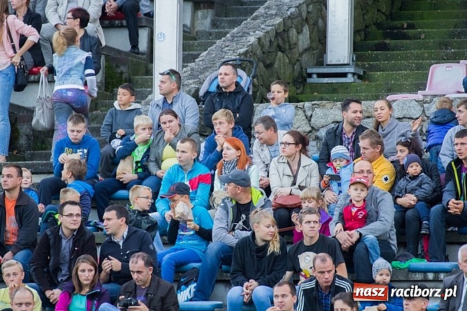 Zdjęcie w galerii na portalu naszraciborz.pl: Niesamowite kaskaderskie show Flott Stunts Team  wiadomości z regionu