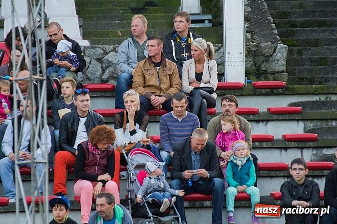 Zdjęcie w galerii na portalu naszraciborz.pl: Niesamowite kaskaderskie show Flott Stunts Team  wiadomości z regionu