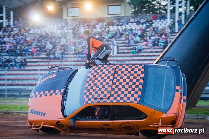 Zdjęcie w galerii na portalu naszraciborz.pl: Niesamowite kaskaderskie show Flott Stunts Team  wiadomości z regionu