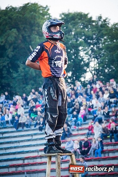 Zdjęcie w galerii na portalu naszraciborz.pl: Niesamowite kaskaderskie show Flott Stunts Team  wiadomości z regionu