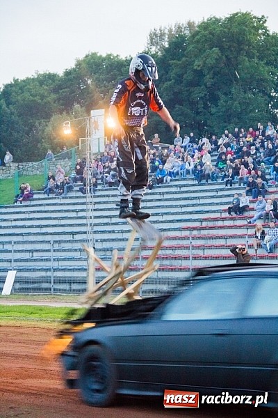 Zdjęcie w galerii na portalu naszraciborz.pl: Niesamowite kaskaderskie show Flott Stunts Team  wiadomości z regionu