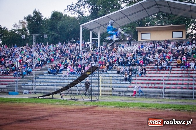 Zdjęcie w galerii na portalu naszraciborz.pl: Niesamowite kaskaderskie show Flott Stunts Team  wiadomości z regionu