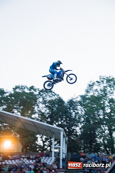 Zdjęcie w galerii na portalu naszraciborz.pl: Niesamowite kaskaderskie show Flott Stunts Team  wiadomości z regionu