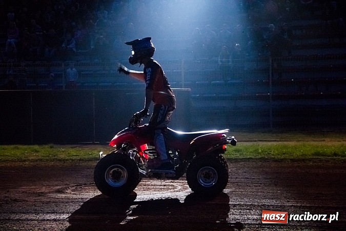 Zdjęcie w galerii na portalu naszraciborz.pl: Niesamowite kaskaderskie show Flott Stunts Team  wiadomości z regionu