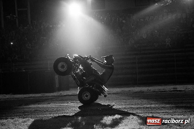 Zdjęcie w galerii na portalu naszraciborz.pl: Niesamowite kaskaderskie show Flott Stunts Team  wiadomości z regionu