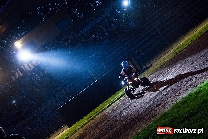 Zdjęcie w galerii na portalu naszraciborz.pl: Niesamowite kaskaderskie show Flott Stunts Team  wiadomości z regionu