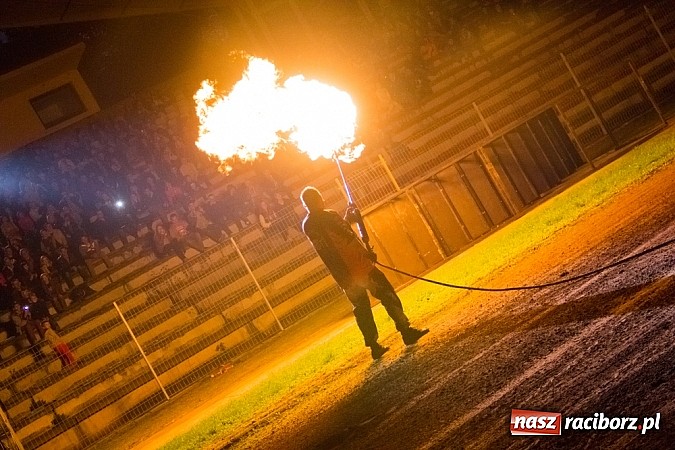 Zdjęcie w galerii na portalu naszraciborz.pl: Niesamowite kaskaderskie show Flott Stunts Team  wiadomości z regionu