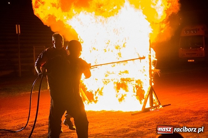 Zdjęcie w galerii na portalu naszraciborz.pl: Niesamowite kaskaderskie show Flott Stunts Team  wiadomości z regionu