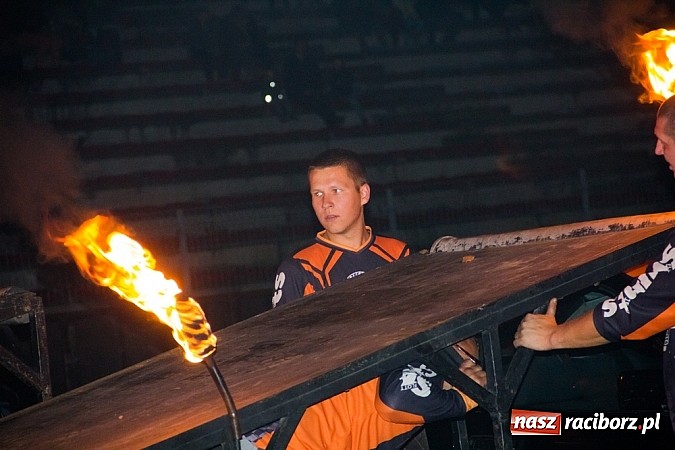 Zdjęcie w galerii na portalu naszraciborz.pl: Niesamowite kaskaderskie show Flott Stunts Team  wiadomości z regionu