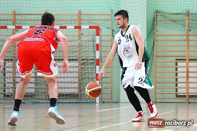 Zdjęcie w galerii na portalu naszraciborz.pl: Koszykówka: Puchar Rektora PWSZ w rękach MKS-u Otmuchów wiadomości z regionu