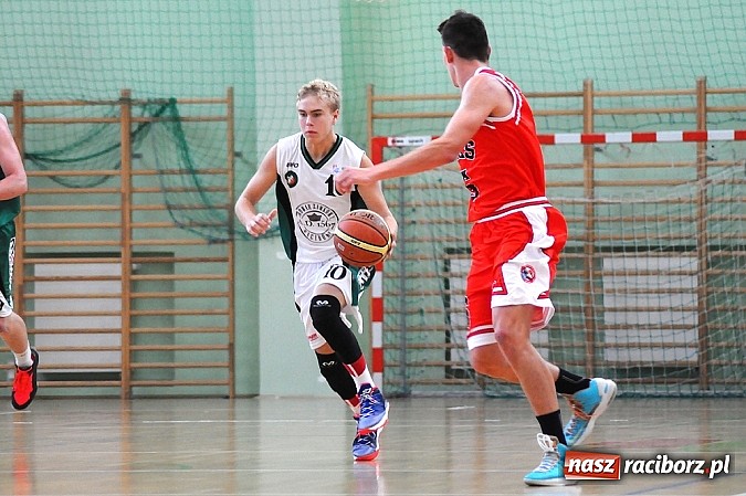 Zdjęcie w galerii na portalu naszraciborz.pl: Koszykówka: Puchar Rektora PWSZ w rękach MKS-u Otmuchów wiadomości z regionu