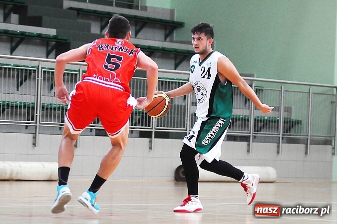 Zdjęcie w galerii na portalu naszraciborz.pl: Koszykówka: Puchar Rektora PWSZ w rękach MKS-u Otmuchów wiadomości z regionu
