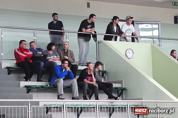 Zdjęcie w galerii na portalu naszraciborz.pl: Koszykówka: Puchar Rektora PWSZ w rękach MKS-u Otmuchów wiadomości z regionu