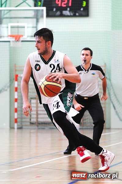 Zdjęcie w galerii na portalu naszraciborz.pl: Koszykówka: Puchar Rektora PWSZ w rękach MKS-u Otmuchów wiadomości z regionu