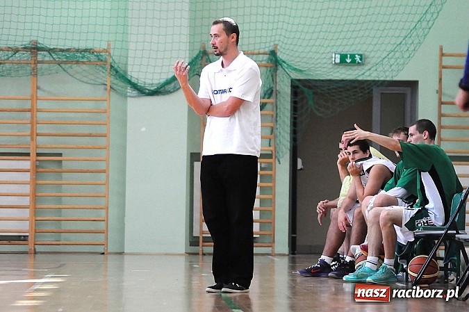 Zdjęcie w galerii na portalu naszraciborz.pl: Koszykówka: Puchar Rektora PWSZ w rękach MKS-u Otmuchów wiadomości z regionu