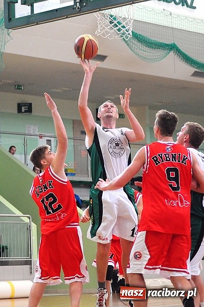 Zdjęcie w galerii na portalu naszraciborz.pl: Koszykówka: Puchar Rektora PWSZ w rękach MKS-u Otmuchów wiadomości z regionu