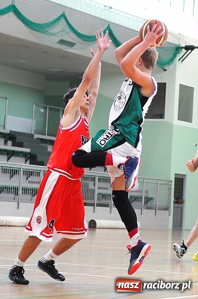 Zdjęcie w galerii na portalu naszraciborz.pl: Koszykówka: Puchar Rektora PWSZ w rękach MKS-u Otmuchów wiadomości z regionu