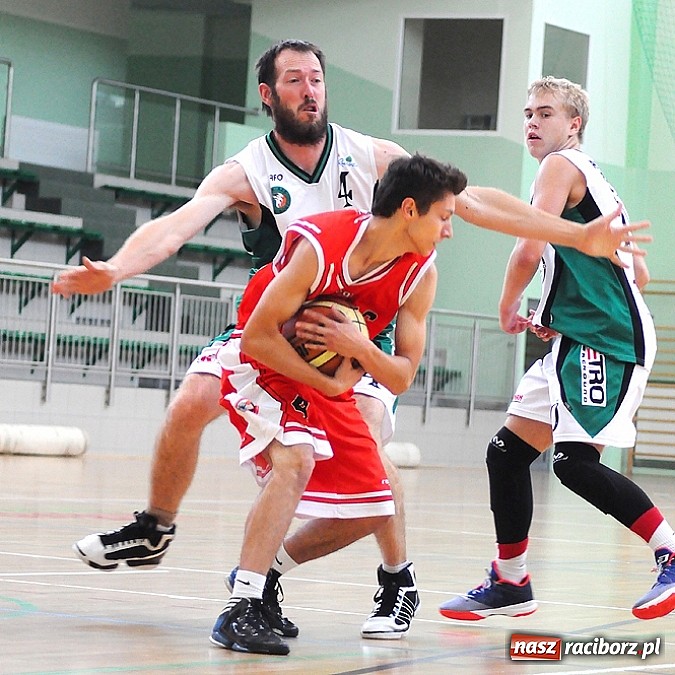 Zdjęcie w galerii na portalu naszraciborz.pl: Koszykówka: Puchar Rektora PWSZ w rękach MKS-u Otmuchów wiadomości z regionu