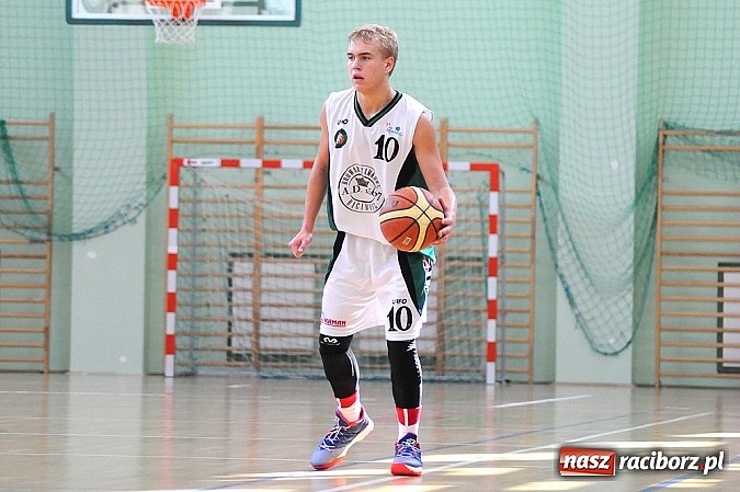 Zdjęcie w galerii na portalu naszraciborz.pl: Koszykówka: Puchar Rektora PWSZ w rękach MKS-u Otmuchów wiadomości z regionu